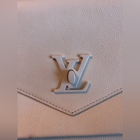 My lock me chain bag in WHITE - Picture 12 of 16